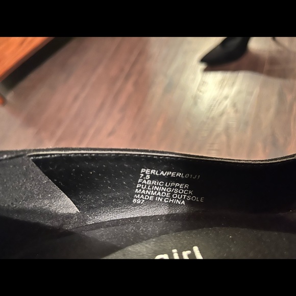 Heels, sold as a pair - Picture 4 of 8